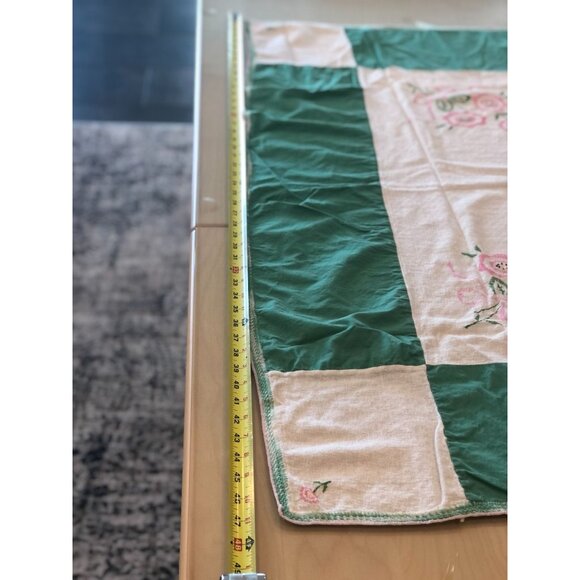 VTG Green and White Color Block with Pink Flowers Hand Embroidered Tablecloth 48 - Picture 10 of 13